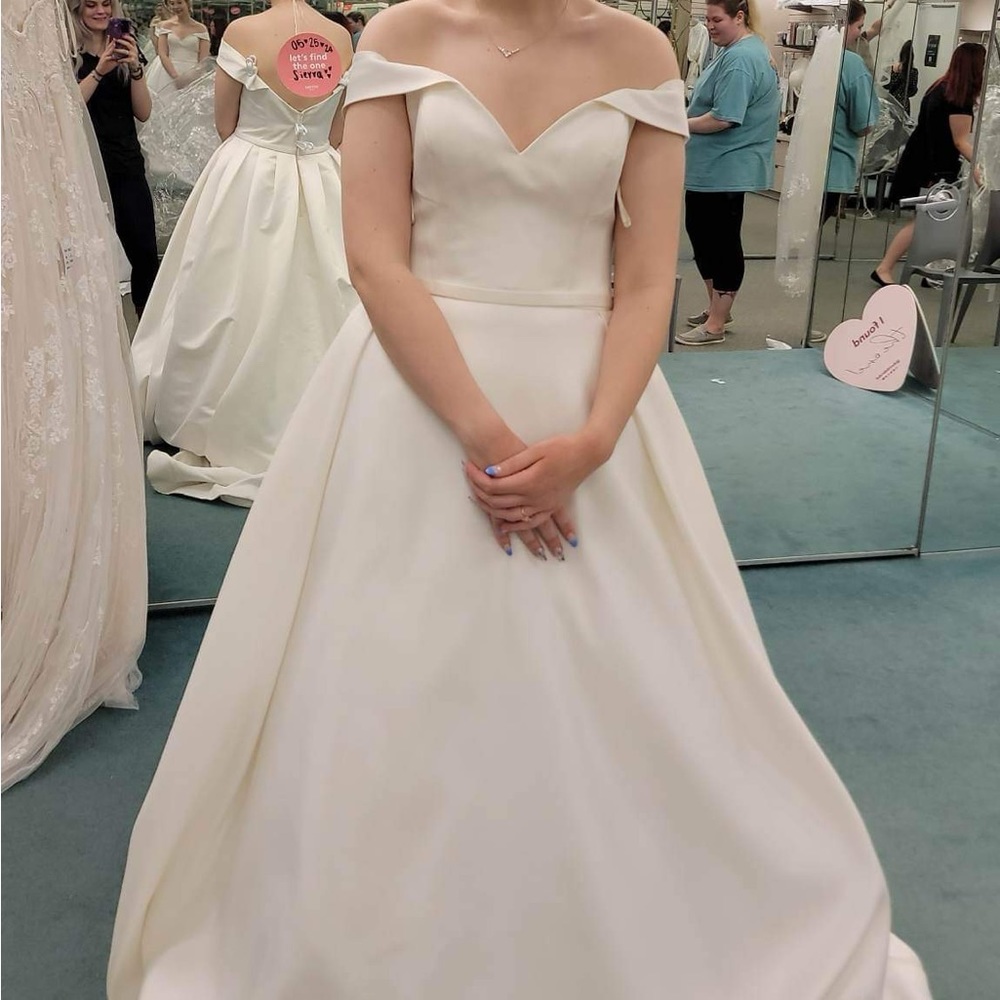 DAVID'S BRIDAL COLLECTION Off Shoulder Satin Gown Wedding Dress Size 12 NWT